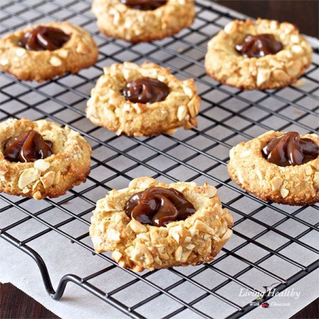 galletas besito de nuez con centro de dulce de leche 